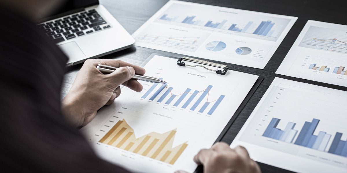 entrepreneur monitoring business report