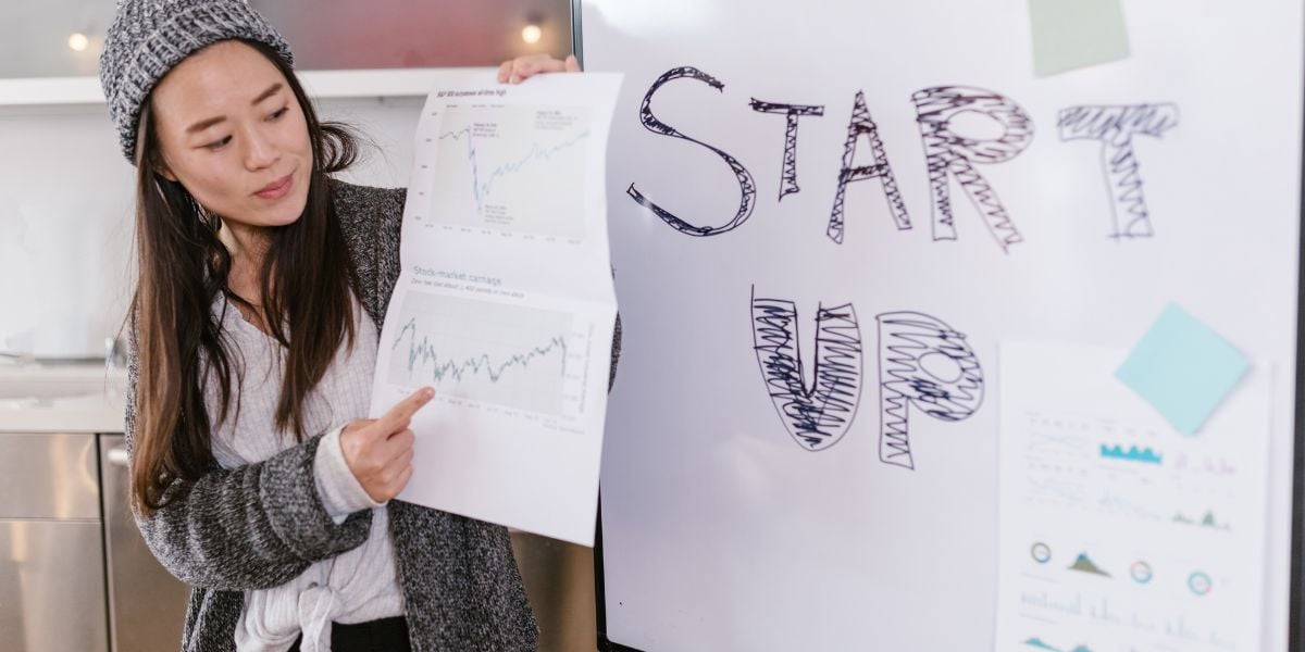 startup owner giving an elevator pitch